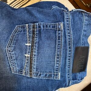 Men's ariat slim straight leg 35/32 wore twice and lost weight like new